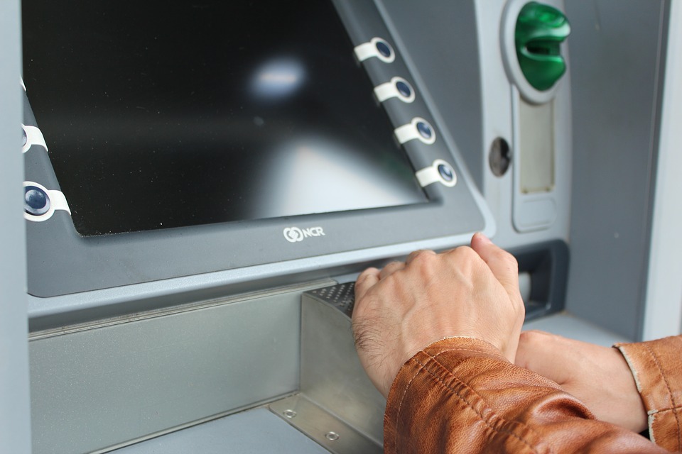 משיכת כסף,atm